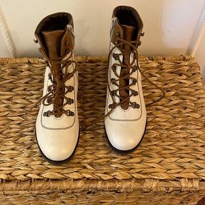 Bone colored Josef Seidel short boots. Size 40 EU, size 9 US. NEVER WORN.